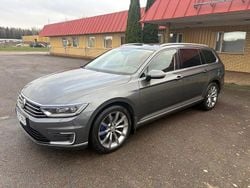 Grå Begagnad 2016 VW Passat GTE Kombi | 137 500 kr (Marknadspris)
