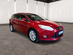 Röd Begagnad 2013 Ford Focus Titanium Kombi | 74 900 kr (Marknadspris)