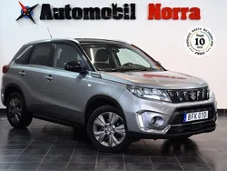 Grå (grå svart metallic) Begagnad 2021 Suzuki Vitara SUV | 204 900 kr (Marknadspris)