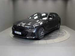 Grå Begagnad 2024 BMW 520 M Sport Kombi | 599 000 kr (Dyr)