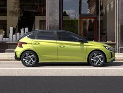 Lucid lime Ny 2024 Hyundai i20 Essential Halvkombi | 266 500 kr (Marknadspris)