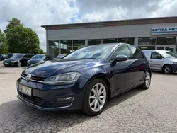 Mörkblå (blå) Begagnad 2013 VW Golf VII Highline Halvkombi | 104 900 kr (Marknadspris)