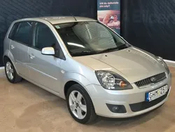 Grå Begagnad 2007 Ford Fiesta Halvkombi | 37 900 kr (Marknadspris)