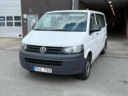Vit Begagnad 2013 VW Caravelle Trendline Minibuss | 199 900 kr (Marknadspris)