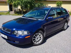 Blå Begagnad 2002 Volvo V40 Kombi | 19 900 kr (Marknadspris)