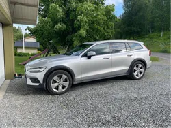 Silver Begagnad 2020 Volvo V60 CC Momentum Kombi | 237 500 kr (Marknadspris)