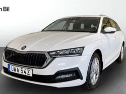 Vit Begagnad 2023 Skoda Octavia Ambition Kombi | 349 900 kr (Marknadspris)