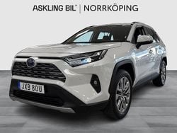 Vit Begagnad 2025 Toyota RAV4 Hybrid Executive SUV | 469 000 kr (Bra pris)