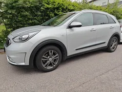 Grå Begagnad 2017 Kia Niro Advance SUV | 180 000 kr (Marknadspris)