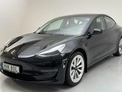 Svart Begagnad 2021 Tesla Model 3 Sedan | 226 000 kr (Marknadspris)