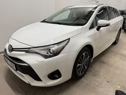 Vit Begagnad 2016 Toyota Avensis Active Kombi | 159 500 kr (Marknadspris)