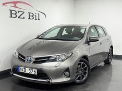 Brun Begagnad 2013 Toyota Auris Hybrid Active Halvkombi | 159 900 kr (Marknadspris)