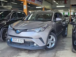 Mörkgrå Begagnad 2017 Toyota C-HR Executive SUV | 189 999 kr (Dyr)