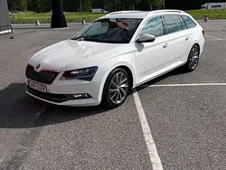Vit Begagnad 2019 Skoda Superb Business Line Kombi | 245 000 kr (Bra pris)