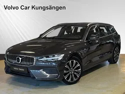 Grå Begagnad 2022 Volvo V60 Core Kombi | 369 900 kr (Marknadspris)