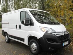 Vit Begagnad 2022 Citroën Jumper Minibuss | 228 750 kr (Marknadspris)