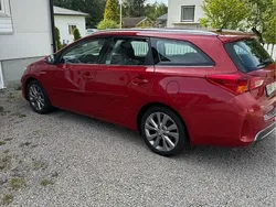 Röd Begagnad 2013 Toyota Auris Touring Sports Executive Kombi | 125 000 kr (Bra pris)