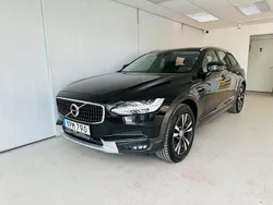 Svart Begagnad 2018 Volvo V90 CC Momentum Kombi | 284 900 kr (Marknadspris)