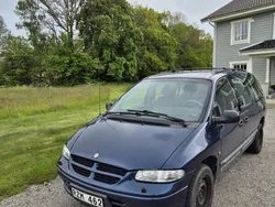 Blå Begagnad 2000 Chrysler Grand Voyager Minibuss | 39 000 kr