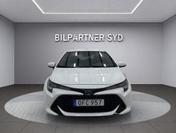 Vit Begagnad 2021 Toyota Corolla Hybrid Active Halvkombi | 164 900 kr