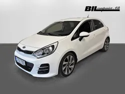 Vit Begagnad 2015 Kia Rio Halvkombi | 89 000 kr (Marknadspris)