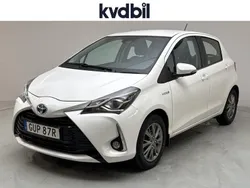 Vit Begagnad 2020 Toyota Yaris Hybrid Active Halvkombi | 124 800 kr (Superpris)