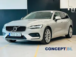Silvermetallic Begagnad 2022 Volvo V60 Momentum Kombi | 249 500 kr (Marknadspris)