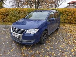 Blå Begagnad 2009 VW Touran Trendline Minibuss | 43 000 kr (Marknadspris)