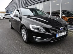 Svart Begagnad 2015 Volvo V60 Momentum Kombi | 144 900 kr (Marknadspris)