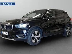 Svart Begagnad 2020 Volvo XC40 Momentum SUV | 349 900 kr (Marknadspris)