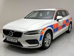 Vit Begagnad 2021 Volvo V60 Momentum Kombi | 279 000 kr (Marknadspris)