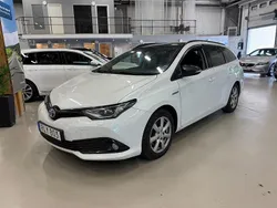 Vit Begagnad 2017 Toyota Auris Touring Sports Comfort Kombi | 99 000 kr (Bra pris)