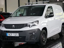 Vit Begagnad 2023 Peugeot Partner Minibuss | 265 500 kr (Dyr)