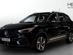 Svart (black) Begagnad 2022 MG ZS Luxury Sedan | 234 900 kr (Superpris)