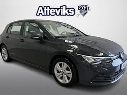 Grå Begagnad 2022 VW Golf VIII Life Halvkombi | 227 900 kr (Marknadspris)