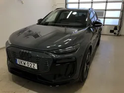 Grå Begagnad 2024 Audi Q6 e-tron Comfort SUV | 879 000 kr (Marknadspris)