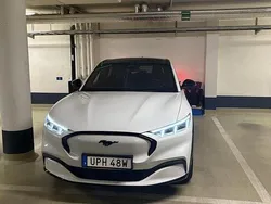 Vit Begagnad 2021 Ford Mustang Mach-E SUV | 319 000 kr (Superpris)