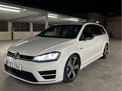 Vit Begagnad 2017 VW Golf VII R Kombi | 249 999 kr (Marknadspris)