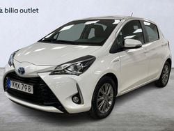 Vit Begagnad 2018 Toyota Yaris Hybrid Active Halvkombi | 164 000 kr (Marknadspris)