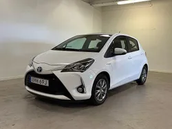 Vit Begagnad 2019 Toyota Yaris Hybrid Halvkombi | 139 900 kr (Bra pris)