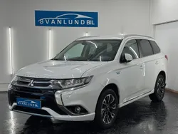Vit Begagnad 2018 Mitsubishi Outlander P-HEV Comfort Edition SUV | 179 800 kr (Dyr)