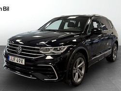 Svart (deep black pearl) Begagnad 2022 VW Tiguan Allspace R-line SUV | 399 900 kr (Marknadspris)