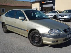 Gul Begagnad 2001 Toyota Avensis Halvkombi | 24 900 kr (Lite dyr)