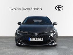 Mörkgrå Begagnad 2024 Toyota Corolla Style Kombi | 314 900 kr (Marknadspris)