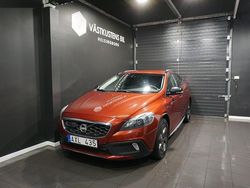 Röd Begagnad 2013 Volvo V40 CC Summum Kombi | 139 900 kr (Marknadspris)