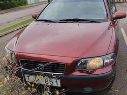Röd Begagnad 2002 Volvo S60 Business Edition Sedan | 8 000 kr (Superpris)