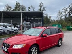 Röd Begagnad 2009 Volvo V70 Momentum Kombi | 37 000 kr (Superpris)