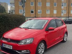 Röd Begagnad 2015 VW Polo Halvkombi | 70 000 kr (Marknadspris)