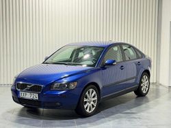 Blå Begagnad 2006 Volvo S40 Sedan | 29 900 kr (Marknadspris)