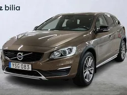 Brun Begagnad 2017 Volvo V60 CC Standard Kombi | 249 000 kr (Dyr)